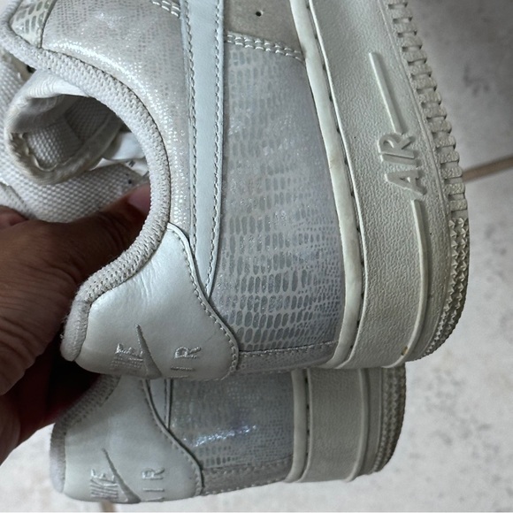 Size 9 NIKE AIR in White & Silver - Picture 7 of 12